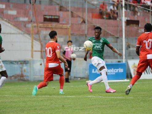 Vida está perdiendo ante el Marathón. El equipo verdolaga no está perdonando al rojo. FOTO: Esaú Ocampo.