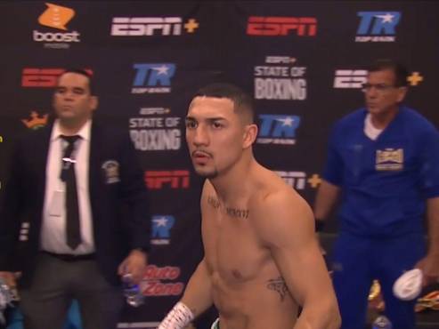 ¡Teófimo López campeón mundial! El hondureño venció a Josh Taylor por el cinturón OMB del peso superligero