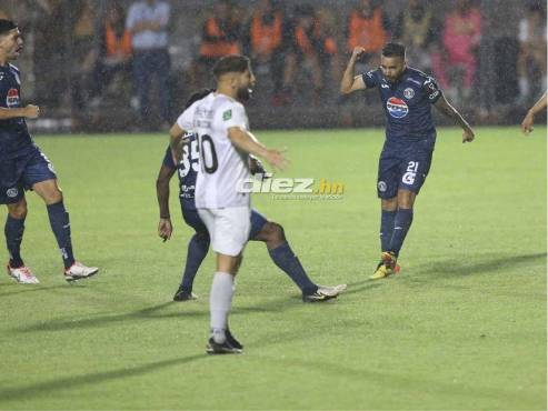 Motagua y Herediano empataron 2-2 en el Estadio Nacional Chelato Uclés. FOTO: David Romero.