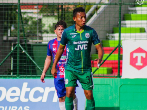 Allan Banegas, volante del Marathón, anotó uno de los dos goles verdolagas en el amistoso ante Real Juventud.