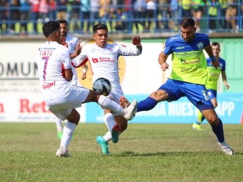 Olancho FC enterró el invicto de 45 partidos del Olimpia con un cabezazo mortal de Nelson Muñoz