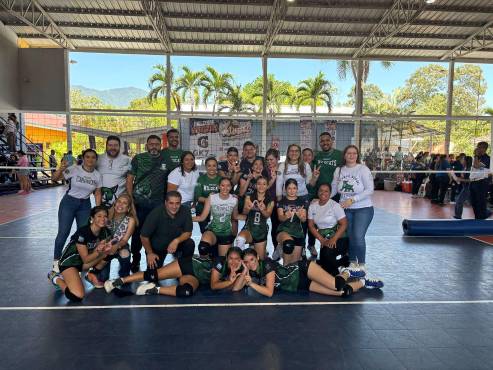 La escuela Delcampo se consagraron campeonas del voleibol en el torneo de Escuelas Bilingües
