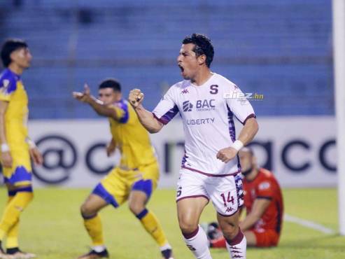 Ariel Rodríguez marcó doblete en el triunfo del Saprissa. FOTOS: Mauricio Ayala