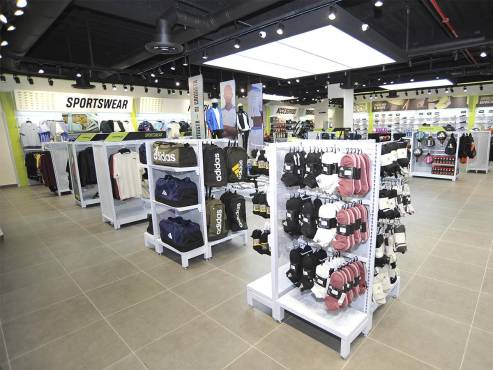 Sportia presenta a todos sus clientes una propuesta totalmente diferente y fresca para los amantes de los deportes, podrás encontrar indumentaria, accesorios, ropa, calzado y la mejor atención personalizada.