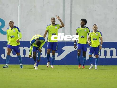 Festejo de Eddie Hernández para su gol en el primer tiempo.