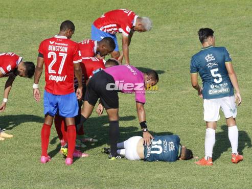El partido entre Marathón- Olimpia ha sido muy disputado en la media cancha. FOTO: Neptalí Romero