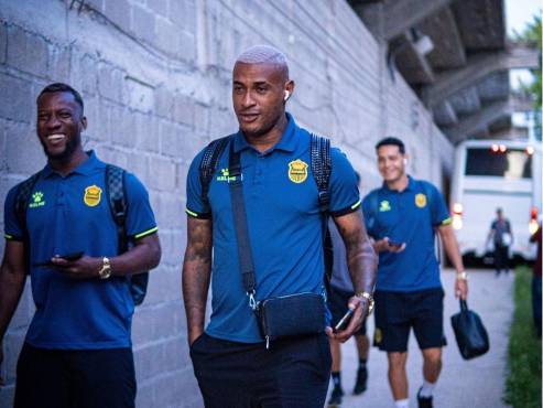 La llegada del Real España al Estadio Juan Ramón Brevé de Juticalpa.