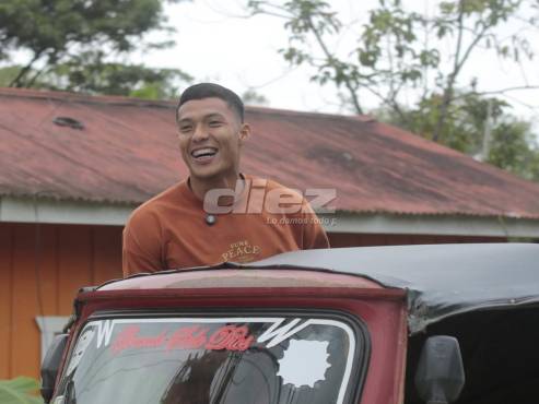 El guardameta se divirtió en Puerto Cortés llegó en una mototaxi a la entrevista con una enorme sonrisa porque recién había firmado con Olimpia.