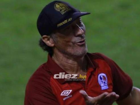 El entrenador argentino volverá al banquillo de Olimpia para el duelo ante Marathón.