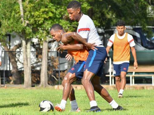 Olimpia goleó 3-0 al Génesis en su primer amistoso en Estados Unidos.