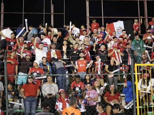 Llenazo el estadio Rubén Deras, la afición maquilero lo vivió al máximo.