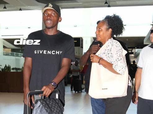 Alberth Elis viajó a Portugal para unirse a su nuevo equipo: la sorpresa que se encontró en el aeropuerto