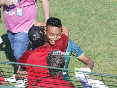 Allan Banegas y Pedro Troglio se reconciliaron tras los dardos en la semifinal de vuelta del Clausura 2023. FOTO: Neptalí Romero.