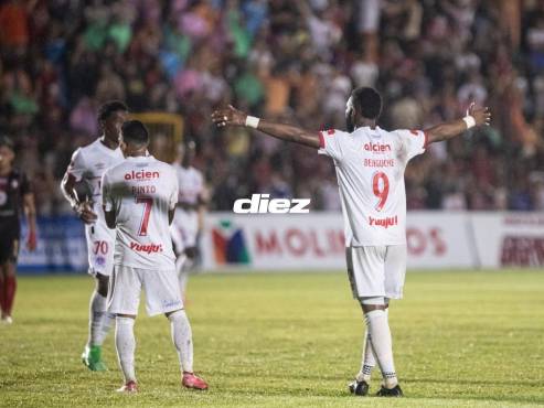 Olimpia despedazó al Choloma en el Estadio Rubén Deras. Fotos: Mauricio Ayala | Neptalí Romero.