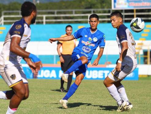 Carlos Bernárdez anota el primer gol del Clausura 2025 en Honduras y Victoria termina empatando contra Olancho FC