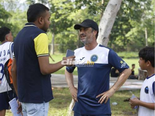 Tomás Hernández Sanzano charló con Gilmer Barralaga, corresponsal de DIARIO DIEZ. FOTO: Neptalí Romero.