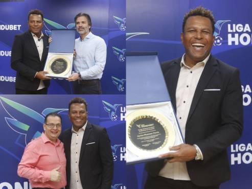Carlos Pavón recibió un memorable reconocimiento por parte de la Liga Nacional de Honduras. FOTOS: Neptalí Romero.