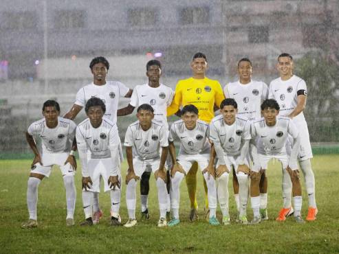 Panteras FC listo para el comienzo del encuentro. Foto Mauricio Ayala.