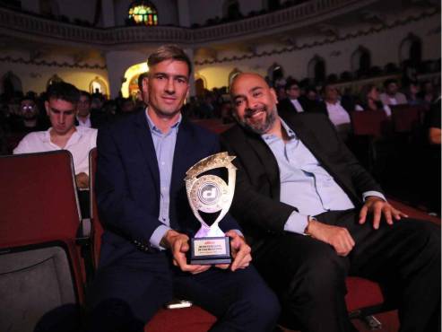 Álvaro Kluesenser se quedó con el Premio a Mejor Jugador de Liga de Ascenso. FOTOS: Emilio Flores | Alex Pérez.