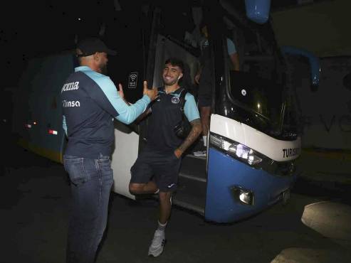 Agustín Auzmendi llegó muy sonriente al estadio Nacional.