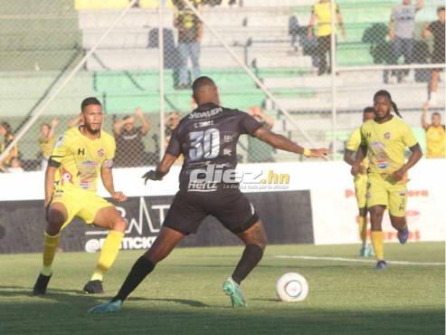 Carlos Small ha tenido las acciones más claras del Real España en el Carlos Miranda de Comayagua. FOTO: Alex Pérez.