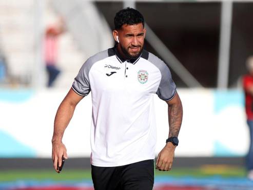 El portero César Samudio llegando al estadio donde su Marathón enfrentará a Olimpia.