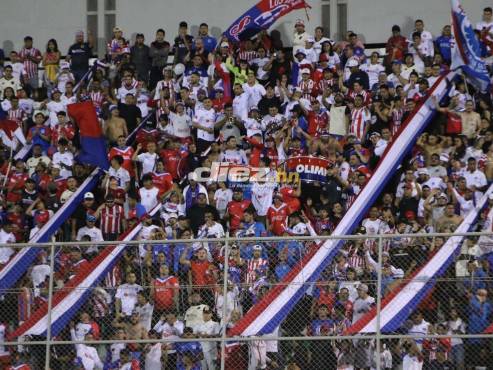 80’: ¡Fiesta total en las graderías del estadio Carlos Miranda de Comayagua! FOTO: Andro Rodríguez.