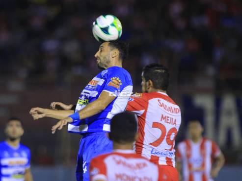 Victoria y Vida se conformaron con un amargo empate plagado de patadas y con poco fútbol en el clásico ceibeño