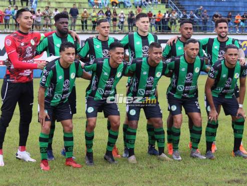 17’: Este es el primer 11 que mandó Fernando Araújo en el torneo Apertura 2024. Regreso Juticalpa FC. FOTO: Marvin Salgado.