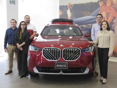Ejecutivos de Excel y BMW durante la presentación oficial de la cuarta generación del BMW X3 en Honduras.