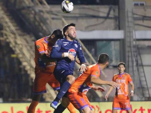 Motagua vapulea a la UPNFM en el inicio del Apertura 2024 con hattrick incluido de Agustín Auzmendi