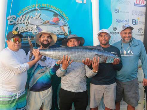 Grupo de pescadores que participó en el torneo de pesca Honduras International Billfish Open 2026.