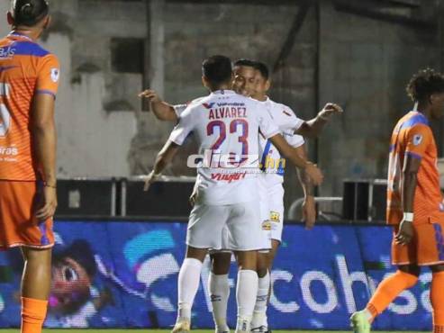 FINALIZA EL PRIMER TIEMPO: OLIMPIA 1-0 LOBOS UPNFM. FOTO: David Romero.