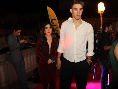 Rodrigo Auzmendi llegó acompañado de su novia Laura Meza. FOTOS: Emilio Flores | Alex Pérez.