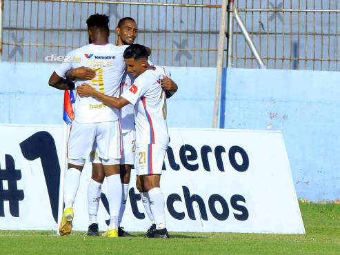 Bengtson celebrando su gol 155 en la primera división de Honduras.