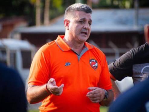 Diego Vázquez dirigió al Puntarenas de Costa Rica en el Apertura 2023, pero fue relevado de su cargo.