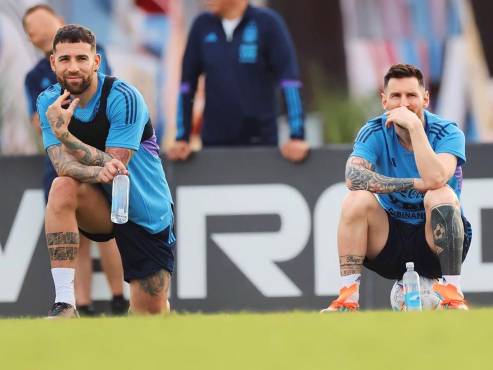 Messi y Otamendi se bajaron del avión directo a entrenar.