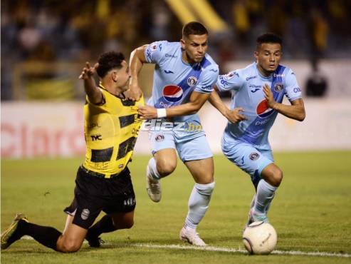 Real España venció con mucha autoridad al Motagua en el estadio Olímpico de San Pedro Sula. FOTOS: Neptalí Romero y Yoseph Amaya.