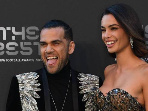 Dani Alves y su pareja Joana Sanz, pasan por uno de los momentos más bajos de su relación.