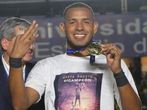 Rafael Águila fue campeón en Panamá con el CAI, esto antes de mudarse a China.