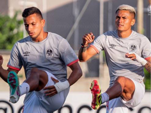 Edwin Rodríguez y Andy Nájar aparecen en el 11 titular de Olimpia ante Port Layola.