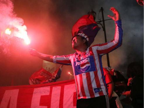 Tremendo ambientazo de la Ultra Fiel en el Estadio Nacional Chelato Uclés. FOTOS: Alex Pérez | David Romero.