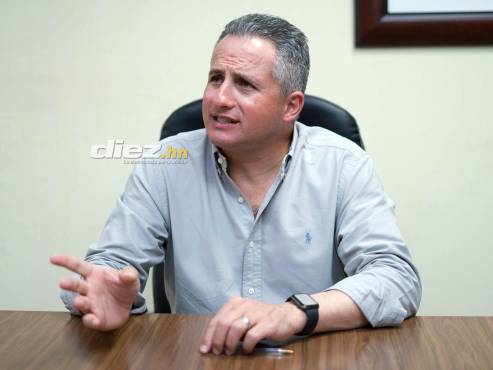 Elías Burbara expone sobre el trabajo del Sheriff Delgado en el Real España. FOTOS: Mauricio Ayala.