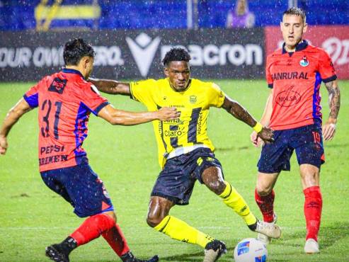 Municipal remonta y deja al Real España al borde de la eliminación en la Copa Centroamericana 2025