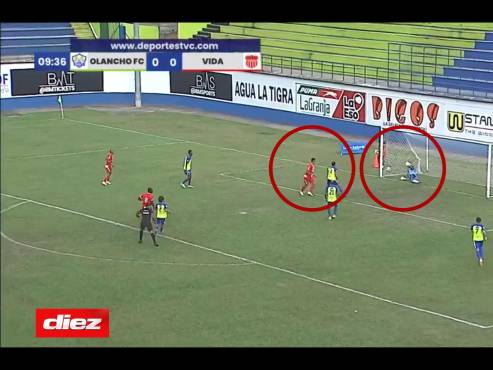 El argentino Gabriel Tellas cabeceó el balón al segundo palo del arquero Harold Fonseca.