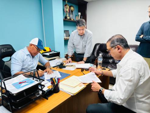 La reunión de Pedro Atala, Rafa Villeda y Mario Moncada, donde acordaron todo para el regreso del fútbol de la Liga al estadio Nacional.