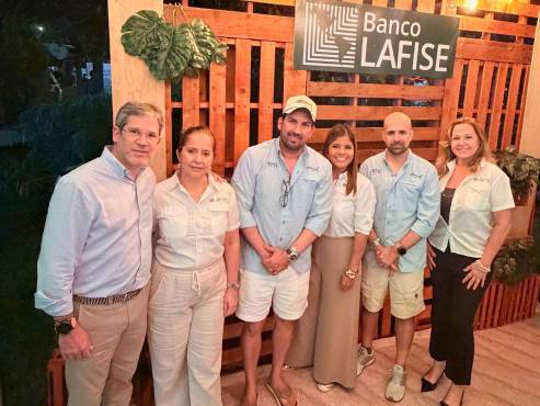 Jorge González, Sandra Mata, Mauricio Canahuati, Tania Lozano, Roberto Calderón y Cinthia Gonzales.