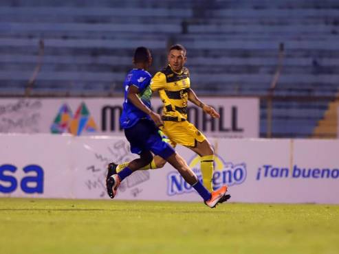 Óscar Raí Villa le dio doblete de asistencias a Jhow Benavídez.