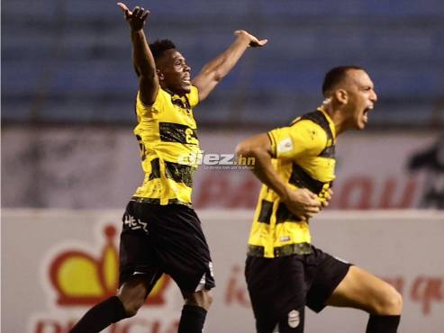 El festejo de los jugadores del Real España en el golazo de Darixon Vuelto. FOTOS: Neptalí Romero | Yoseph Amaya.
