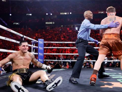 Canelo Álvarez derrota a Edgar Berlanga por decisión unánime y le quitó el invicto